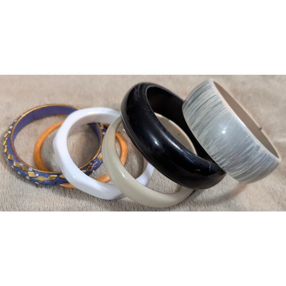 Chunky Lot 6 Vintage PLastic Bangles Variety Styles Colors Bracelets Thick Wide - Picture 3 of 3